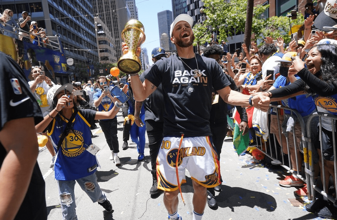 转会期多伦多猛龙官宣签约——NBA常规赛节点到来，质疑声仍在，临场指挥获称赞的简单介绍